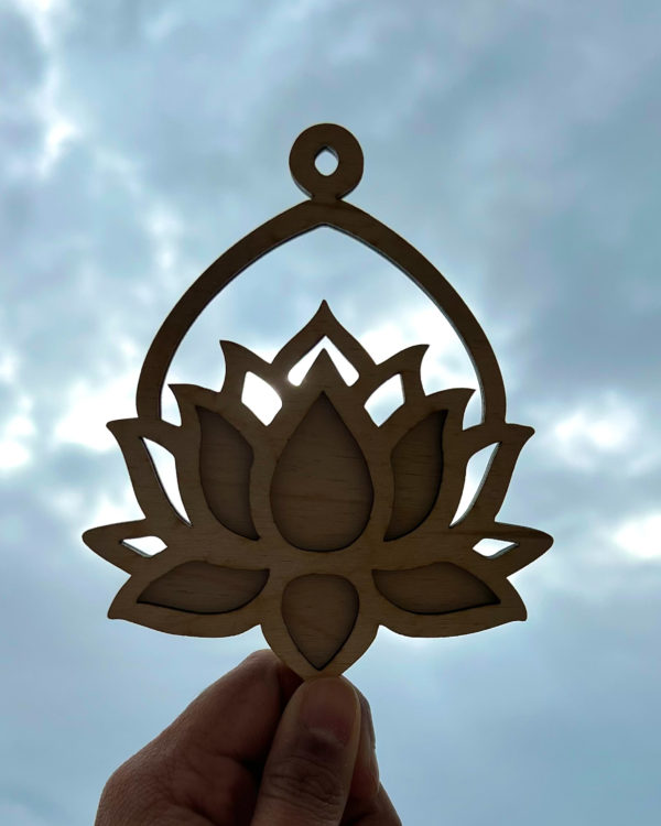 Lotus-cutout